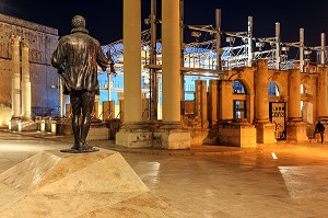 STATUE DE JEAN DE LA VALETTE, OPERA ROYAL REALISE PAR RENZO PIANO, LA VALETTE, MALTE 