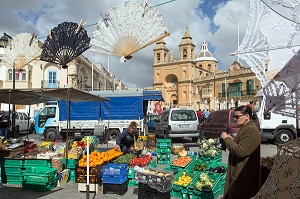 ETALAGE DE FRUITS ET LEGUMES, MARCHE DE MARSAXLOKK, MALTE 