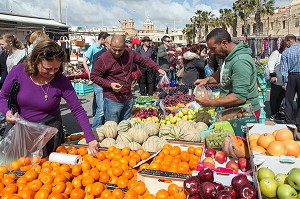 ETALAGE DE FRUITS ET LEGUMES, MARCHE DE MARSAXLOKK, MALTE 