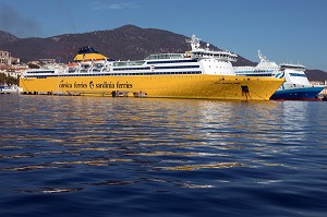 FERRY DE LA COMPAGNIE, CORSICA FERRIES, BAIE D'AJACCIO, PORT D'AJACCIO, CORSE-DU-SUD, FRANCE 