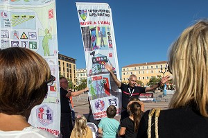 SENSIBILISATION DE LA CONDUITE A TENIR EN CAS D'INCENDIE AUPRES DU JEUNE PUBLIC ET DE LA POPULATION,  AJACCIO, CORSE DU SUD, FRANCE 