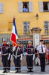 CEREMONIE DE PASSATION DE DRAPEAU, PRISE D'ARME, SAPEURS-POMPIERS, 124EME CONGRES DES SAPEURS-POMPIERS DE FRANCE, COUR DU PALAIS FESCH, AJACCIO, CORSE DU SUD, FRANCE 