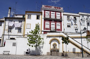 HABITATION SUR LA PLACE CENTRALE DE PORTALEGRE, ALENTEJO, PORTUGAL 