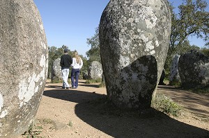 COMELEQUE DOS ALMENDRES, MONUMENT MEGALITHIQUE PRES D'EVORA, ALENTEJO, PORTUGAL 