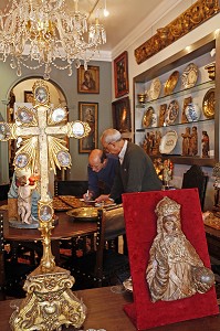 BOUTIQUE D'ANTIQUITES PORTUGAISE GALERIA DA ARCADA, PORTUGAL, EUROPE 