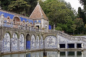 JARDINS DU PALACIO QUINTA DOS MARQUES DA FRONTEIRA, PALAIS FRONTEIRA, AU PIED DE LA COLLINE DE MONSANTO, A LA LISIERE DE LISBONNE, POSSEDE UN ENSEMBLE UNIQUE D'AZULEJOS DU XVIIIE SIECLE, PORTUGAL, EUROPE 