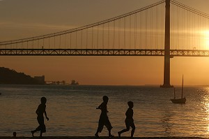 PONT DU 25 AVRIL, LISBONNE, PORTUGAL 