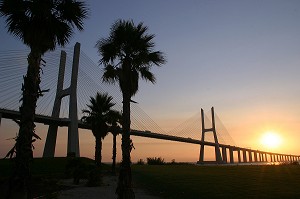 PONT VASCO DE GAMA, (PONTE VASCO DA GAMA), QUARTIER DU PARC DES NATIONS, SITE DE L'EXPOSITION UNIVERSELLE DE 1998, LISBONNE, PORTUGAL 