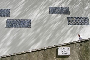 AZULEJOS, AMBIANCE DE RUE, QUARTIER DE L'ALFAMA, LISBONNE, PORTUGAL 