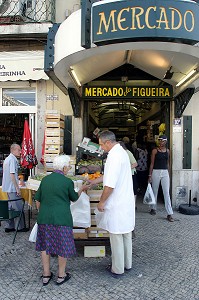 EPICERIE PLACE DE FIGUERA, QUARTIER DE ROSSIO, LISBONNE, PORTUGAL 