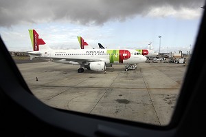 AIRBUS A 320 DE LA COMPAGNIE TAP AIR PORTUGAL, AEROPORT DE LISBONNE (AEROPORTO DE LISBOA), PORTELA DE SACAVEM, LISBONNE, PORTUGAL 