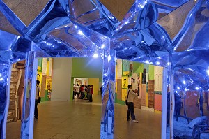 EXPOSITION 'POUR CEUX QUI Y VIVENT, LE CIEL EST LA' DES FRERES GUSTAVO ET OTAVIO PANDOLFO CONNUS SOUS LE NOM DE OSGEMEOS, MUSEU COLECCAO BERARDO, MUSEE D'ART MODERNE ET CONTEMPORAIN, CENTRE CULTUREL DE BELEM, LISBONNE, PORTUGAL 