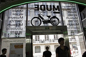 ENTREE DU MUDE, MUSEE DU DESIGN ET DE LA MODE (MUSEU DO DESIGN E DA MODA), QUARTIER DE LA BAIXA, CENTRE-VILLE DE LISBONNE, PORTUGAL 