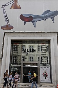 FACADE EXTERIEURE DU MUDE, MUSEE DU DESIGN ET DE LA MODE (MUSEU DO DESIGN E DA MODA), QUARTIER DE LA BAIXA, CENTRE-VILLE DE LISBONNE, PORTUGAL 