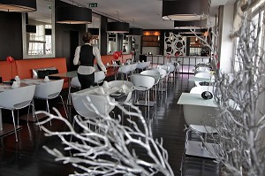 SALLE A MANGER DE L'INTERNACIONAL (INTERNATIONAL) DESIGN HOTEL, ETABLISSEMENT OU CHAQUE ETAGE AFFICHE UN THEME ET UN CARACTERE UNIQUE, PLACE ROSSIO, LISBONNE, PORTUGAL 