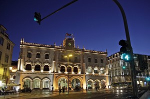 GARE CENTRALE DU ROSSIO (ESTACAO DE CAMINHOS DE FERRO DO ROSSIO), CONCUE DANS UN STYLE NEO-MANUELIN PAR L'ARCHITECTE JOSE LUIS MONTEIRO ET CONSTRUITE A LA FIN DU XIXEME SIECLE, LISBONNE, PORTUGAL 