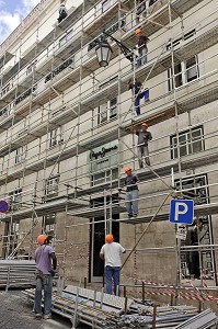 TRAVAUX DE RAVALEMENT DE FACADE D'UN IMMEUBLE A LISBONNE, PORTUGAL 