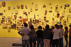 EXPOSITION 'POUR CEUX QUI Y VIVENT, LE CIEL EST LA' DES FRERES GUSTAVO ET OTAVIO PANDOLFO CONNUS SOUS LE NOM DE OSGEMEOS, MUSEU COLECCAO BERARDO, MUSEE D'ART MODERNE ET CONTEMPORAIN, CENTRE CULTUREL DE BELEM, LISBONNE, PORTUGAL 