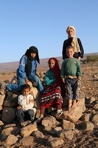 ENFANTS NOMADES, ASSOCIATION POUR LE DEVELOPPEMENT DE LA VIE NOMADE DANS LA REGION DE ZAGORA, PEUPLE BERBERE, MAROC, MAGHREB, AFRIQUE 