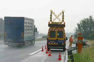 BALISAGE VEHICULE EN PANNE DANS UN REFUGE,  PATROUILLEUR AUTOROUTE A6, SEINE ET MARNE (77) 