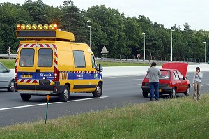 VEHICULE EN PANNE, PATROUILLEUR AUTOROUTE A6, SEINE ET MARNE (77) 