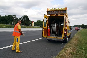 BALISAGE POUR VEHICULE EN PANNE SUR BAU, PATROUILLEUR AUTOROUTE A6, SEINE ET MARNE (77) 