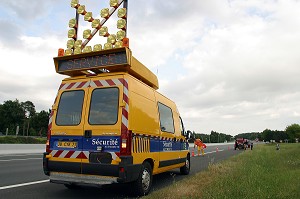 BALISAGE POUR VEHICULE EN PANNE SUR BAU, PATROUILLEUR AUTOROUTE A6, SEINE ET MARNE (77) 