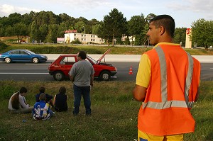 PATROUILLEUR AUTOROUTE A6, PROTECTION DU VEHICULE EN PANNE ET DES OCCUPANTS, SEINE ET MARNE (77) 