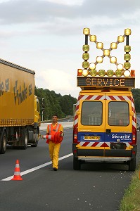 DEBALISAGE POUR VEHICULE EN PANNE SUR BAU, PATROUILLEUR AUTOROUTE A6, SEINE ET MARNE (77) 