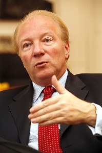 BRICE HORTEFEUX, EX-MINISTRE DELEGUE AUX COLLECTIVITES TERRITORIALES (2005-2007), ACTUELLEMENT DEPUTE EUROPEEN (DEPUIS 2011) ET VICE-PRESIDENT DU CONSEIL REGIONAL D'AUVERGNE-RHONE-ALPES (DEPUIS 2016) 