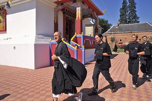 CENTRE BOUDDHISTE, SEMINAIRE ZEN, DACHANG VAJRADHARA-LING, CENTRE D'ETUDE ET DE PRATIQUE DU BOUDDHISME TIBETAIN, DOMAINE DU CHATEAU D'OSMONT, AUBRY LE PANTHOU 
