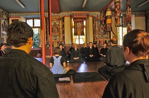CENTRE BOUDDHISTE, SEMINAIRE ZEN, DACHANG VAJRADHARA-LING, CENTRE D'ETUDE ET DE PRATIQUE DU BOUDDHISME TIBETAIN, DOMAINE DU CHATEAU D'OSMONT, AUBRY LE PANTHOU 