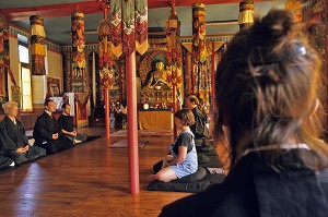 CENTRE BOUDDHISTE, SEMINAIRE ZEN, DACHANG VAJRADHARA-LING, CENTRE D'ETUDE ET DE PRATIQUE DU BOUDDHISME TIBETAIN, DOMAINE DU CHATEAU D'OSMONT, AUBRY LE PANTHOU 