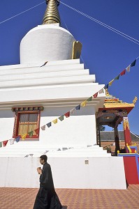 STUPA (MONUMENT SYMBOLE DU BOUDDHISME)  CENTRE BOUDDHISTE, SEMINAIRE ZEN, DACHANG VAJRADHARA-LING, CENTRE D'ETUDE ET DE PRATIQUE DU BOUDDHISME TIBETAIN, DOMAINE DU CHATEAU D'OSMONT, AUBRY LE PANTHOU 
