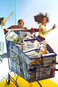 CHARIOT, CADDIE DE SUPERMARCHE ET PRODUITS 'LE PRIX GAGNANT',  MARQUE LEADER PRICE, GROUPE CASINO 