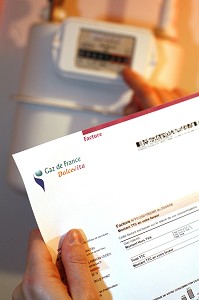 ILLUSTRATION AUGMENTATION DU PRIX DU GAZ, FACTURE ET COMPTEUR GAZ DE FRANCE, GDF 