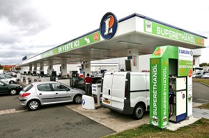 POMPE A ESSENCE SUPERETHANOL, E 85, E85, CENTRE COMMERCIAL E.LECLERC, BOIS D'ARCY, YVELINES (78) 