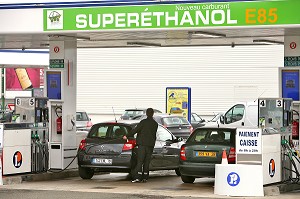 POMPE A ESSENCE SUPERETHANOL, E 85, E85, CENTRE COMMERCIAL E.LECLERC, BOIS D'ARCY, YVELINES (78) 