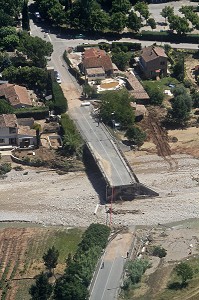 PONT DETRUIT PAR LES INONDATIONS, TARADEAU, REGION DE DRAGUIGNAN, VAR (83) 