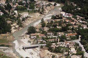 PONT DETRUIT PAR LES INONDATIONS, TARADEAU, REGION DE DRAGUIGNAN, VAR (83) 