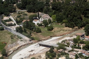 PONT DETRUIT PAR LES INONDATIONS, TARADEAU, REGION DE DRAGUIGNAN, VAR (83) 