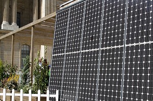 PANNEAUX SOLAIRES A PARIS, FRANCE 
