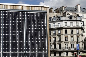 PANNEAUX SOLAIRES A PARIS, FRANCE 