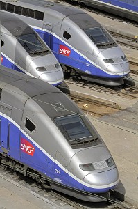ENTRETIEN, NETTOYAGE DES TGV EN GARE DE TRIAGE, PARIS GARE DE LYON, PARIS (75) 