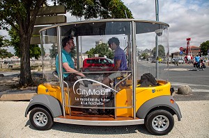 PROJET CITYMOBIL, VEHICULE ELECTRIQUE AUTOMATISE CYBUS, LA VILLE DE LA ROCHELLE TESTE EN CONDITION REELLE DES PROTOTYPES DE TRANSPORTS URBAIN ELECTRIQUE SANS CONDUCTEUR, LA ROCHELLE, CHARENTE-MARITIME, POITOU-CHARENTE, NOUVELLE-AQUITAINE, FRANCE 