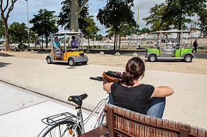PROJET CITYMOBIL, VEHICULE ELECTRIQUE AUTOMATISE CYBUS, LA VILLE DE LA ROCHELLE TESTE EN CONDITION REELLE DES PROTOTYPES DE TRANSPORTS URBAIN ELECTRIQUE SANS CONDUCTEUR, LA ROCHELLE, CHARENTE-MARITIME, POITOU-CHARENTE, NOUVELLE-AQUITAINE, FRANCE 
