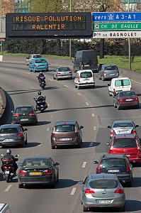 CIRCULATION SUR LE PERIHERIQUE PARISIEN, POLLUTION URBAINE 