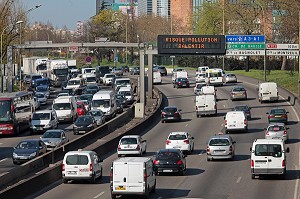 CIRCULATION SUR LE PERIHERIQUE PARISIEN, POLLUTION URBAINE 