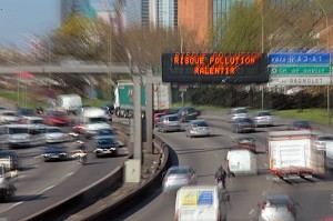 CIRCULATION SUR LE PERIHERIQUE PARISIEN, POLLUTION URBAINE 