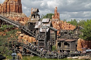 PARC D'ATTRACTIONS, DISNEYLAND PARIS, FRANCE 